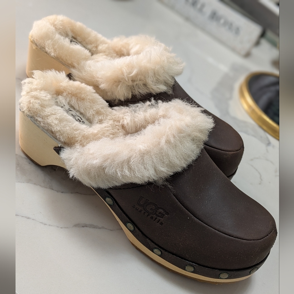 NWOT UGG Women's Brown Shearling Clogs 7